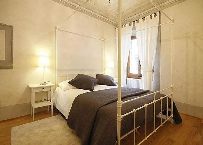 Boboli Frescoes Apartment *
